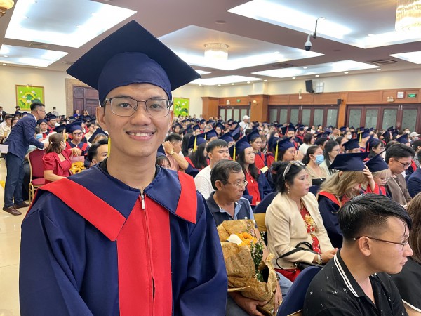 Thủ khoa tốt nghiệp ĐH từng nghỉ học giữa chừng vì mất phương hướng