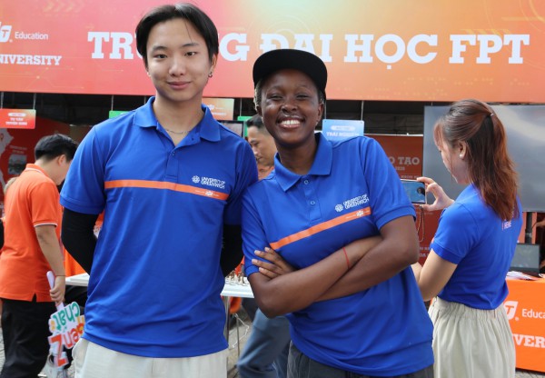 Thử thách đánh cờ cùng robot: Điểm nhấn công nghệ tại ngày hội tư vấn mùa thi