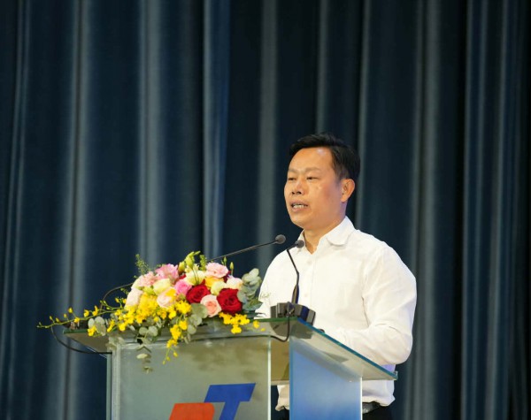 Thứ trưởng Bộ GD-ĐT: ‘Đại học không phải là chỗ để học đại'