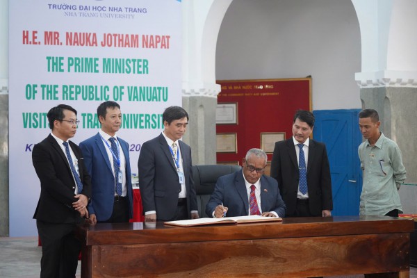 Thủ tướng Vanuatu thăm và làm việc tại Trường ĐH Nha Trang