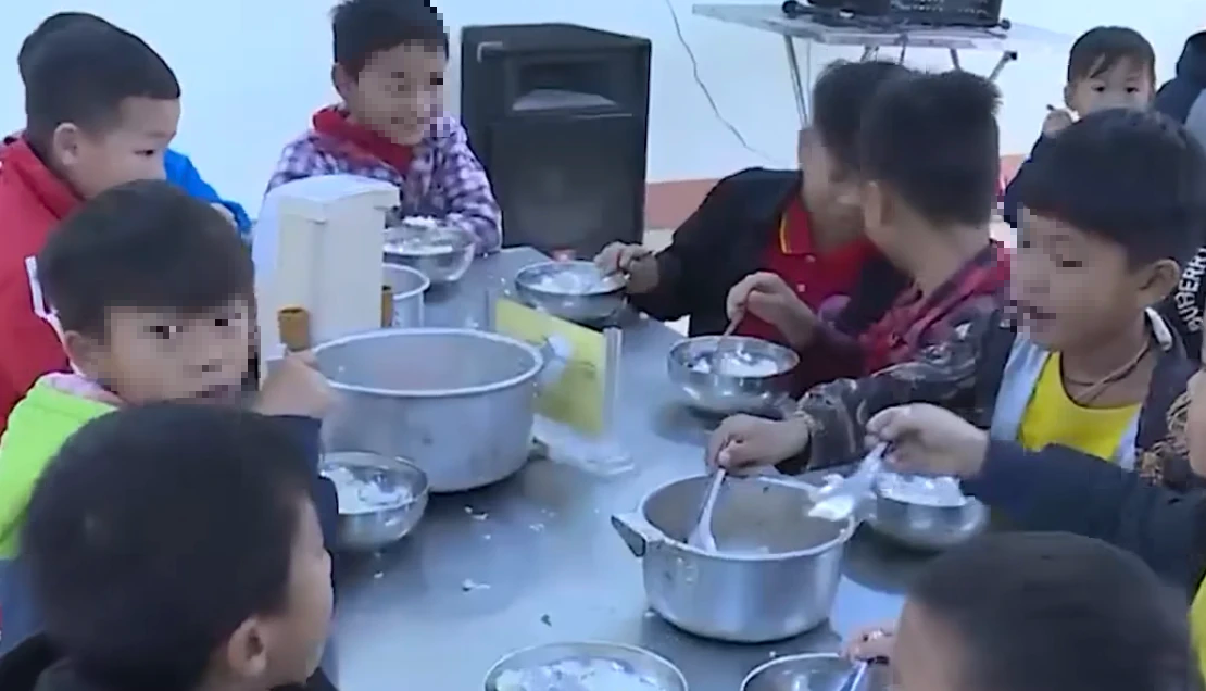 Thủ tướng chỉ đạo rà soát bữa ăn của học sinh bán trú vùng cao