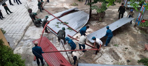 Thừa Thiên-Huế: Giông lốc thổi bay nhiều phòng học, học sinh phải tạm nghỉ