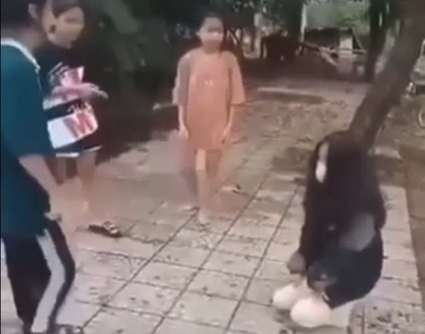 Thừa Thiên-Huế: Xử lý nghiêm nhóm nữ sinh đánh hội đồng bạn Thừa Thiên-Huế: Xử lý nghiêm nhóm nữ sinh đánh hội đồng bạn