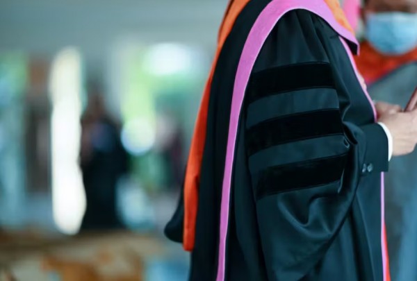 Thừa tiến sĩ:, có người sau khi tốt nghiệp phải làm việc chân tay để mưu sinh