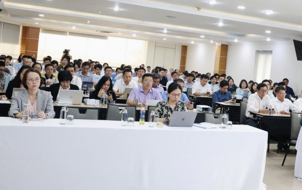 Tiến sĩ phải ra doanh nghiệp làm việc hoặc tu nghiệp nước ngoài sau mỗi 5 năm Tiến sĩ phải ra doanh nghiệp làm việc hoặc tu nghiệp nước ngoài sau mỗi 5 năm