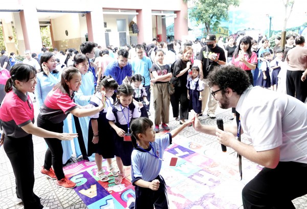 Tiếng Anh thành ngôn ngữ thứ hai trong trường học: Giáo viên là quan trọng nhất