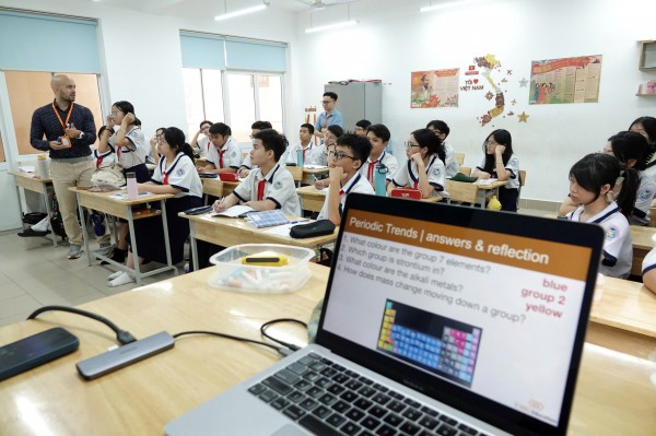 Tiếng Anh thành ngôn ngữ thứ hai trong trường học: Giáo viên là quan trọng nhất