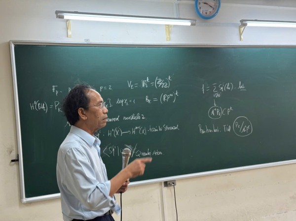 'Tôi không bị phụ thuộc vào AI trong công việc giảng dạy'