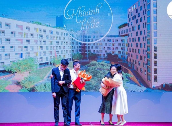 Tôn vinh phụ huynh trong lễ tổng kết năm học, tại sao không?