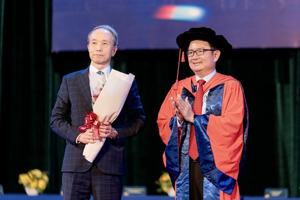 Tổng lãnh sự Nhật Bản phát biểu truyền cảm hứng bằng tiếng Việt trong lễ tốt nghiệp