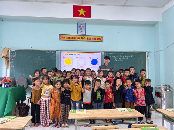 'Trái ngọt đầu mùa' từ tâm nguyện đào tạo giáo viên tiếng Anh cho Mèo Vạc