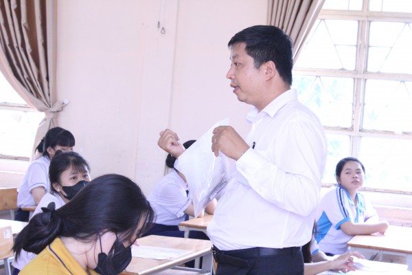 Trang phục thí sinh đi thi tốt nghiệp THPT: Đừng xem nhẹ! Trang phục thí sinh đi thi tốt nghiệp THPT: Đừng xem nhẹ!