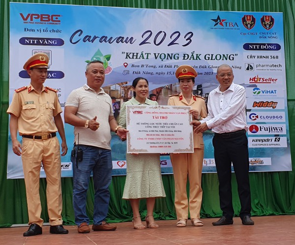 Trao tặng hệ thống máy lọc nước uống cho học sinh vùng Tây nguyên