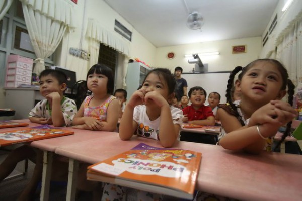 Trẻ mầm non học tiếng Anh: Đừng áp lực 
