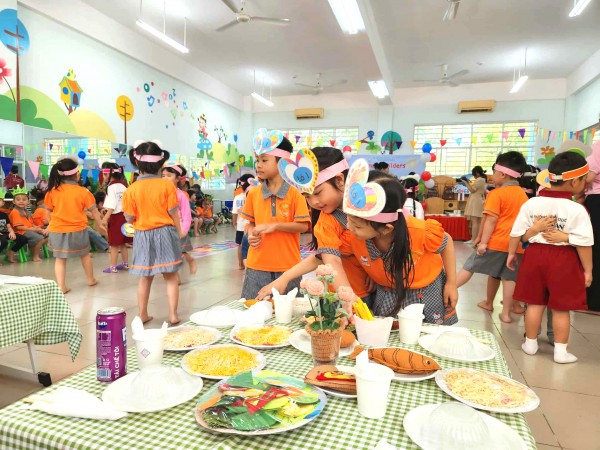 'Trẻ mẫu giáo làm quen tiếng Anh, nhưng phải giữ vững tiếng mẹ đẻ'