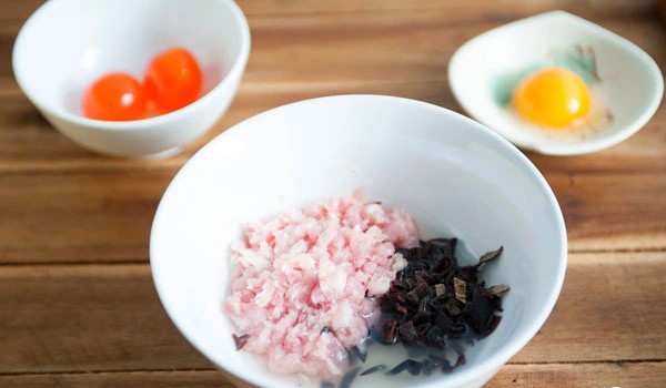 Trứng vịt hấp thịt heo làm 112 người ngộ độc thực phẩm tại Trường Đặng Thùy Trâm