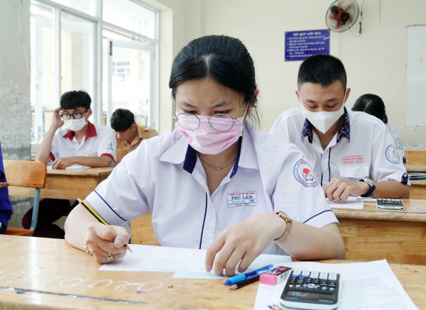 Trước ngày thi tốt nghiệp THPT, TP.HCM cảnh báo thí sinh về thiết bị gian lận