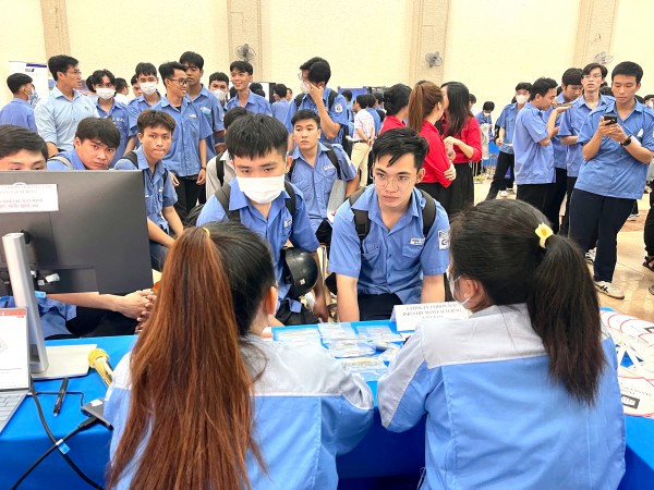 Trường CĐ Kỹ thuật Cao Thắng công bố điểm chuẩn, có ngành tăng hơn 6 điểm Trường CĐ Kỹ thuật Cao Thắng công bố điểm chuẩn, có ngành tăng hơn 6 điểm