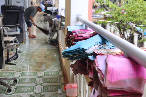 Trường THPT Lê Trung Kiên tan hoang sau lũ, nỗi lo an toàn cho học sinh Trường THPT Lê Trung Kiên tan hoang sau lũ, nỗi lo an toàn cho học sinh
