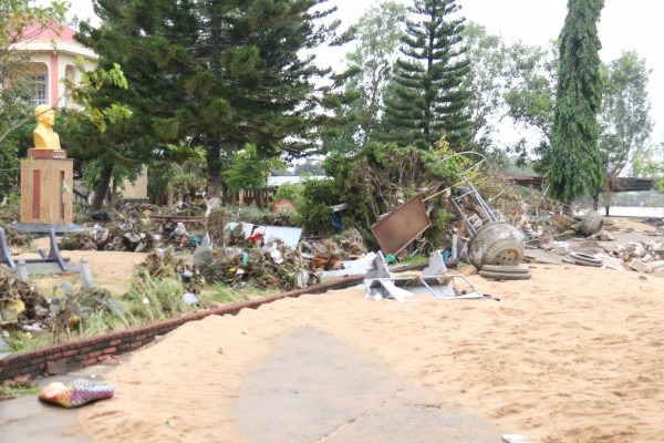 Trường THPT Lê Trung Kiên tan hoang sau lũ, nỗi lo an toàn cho học sinh Trường THPT Lê Trung Kiên tan hoang sau lũ, nỗi lo an toàn cho học sinh