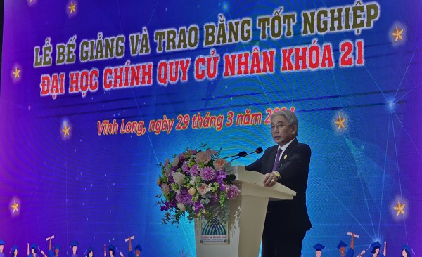 Trường ĐH Cửu Long trao bằng cử nhân cho 247 sinh viên trong và ngoài nước