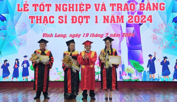 Trường ĐH Cửu Long trao bằng tốt nghiệp cho 73 tân thạc sĩ