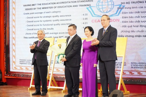 Trường ĐH Cửu Long trao học bổng trị giá 146 triệu đồng cho 25 sinh viên giỏi Trường ĐH Cửu Long trao học bổng trị giá 146 triệu đồng cho 25 sinh viên giỏi