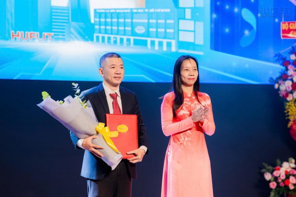 Trường ĐH Ngoại ngữ - Tin học TP.HCM có tân hiệu trưởng là chuyên gia công nghệ
