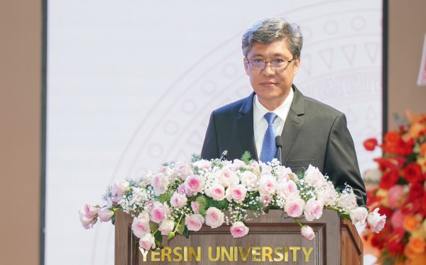 Trường ĐH Yersin Đà Lạt nhận Huân chương Lao động hạng ba Trường ĐH Yersin Đà Lạt nhận Huân chương Lao động hạng ba