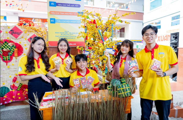 Trường ĐH chi hàng tỉ đồng tặng quà, lì xì dịp tết Nguyên đán cho sinh viên Trường ĐH chi hàng tỉ đồng tặng quà, lì xì dịp tết Nguyên đán cho sinh viên
