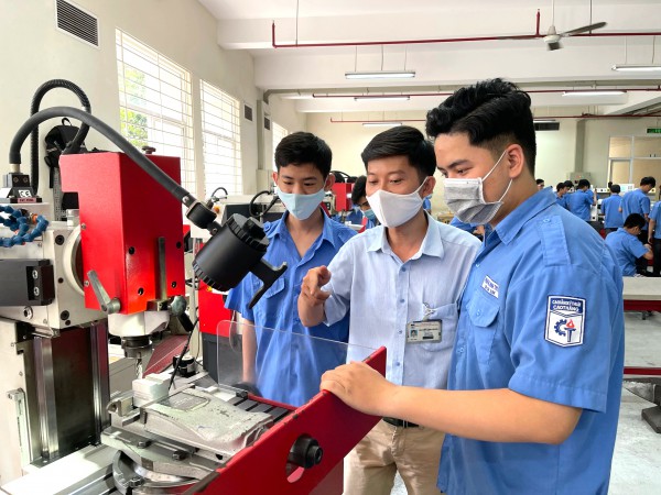 Trường ĐH nào được đào tạo cả CĐ và trung cấp?