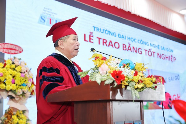 Trường đại học Công nghệ Sài Gòn tổ chức Lễ trao bằng tốt nghiệp năm 2024