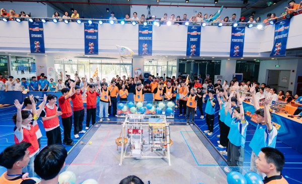 Trường Đại học FPT giành chiến thắng tại giải ‘Oscar’ của ngành giáo dục toàn cầu Trường Đại học FPT giành chiến thắng tại giải ‘Oscar’ của ngành giáo dục toàn cầu