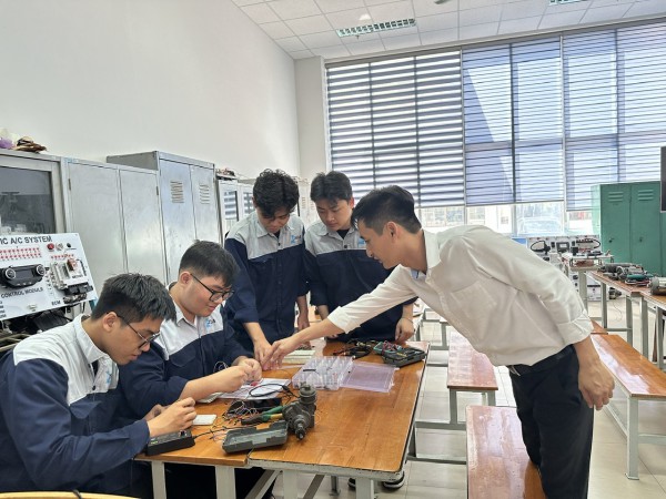 Trường đại học có nên quay lại đào tạo cao đẳng? Trường đại học có nên quay lại đào tạo cao đẳng?