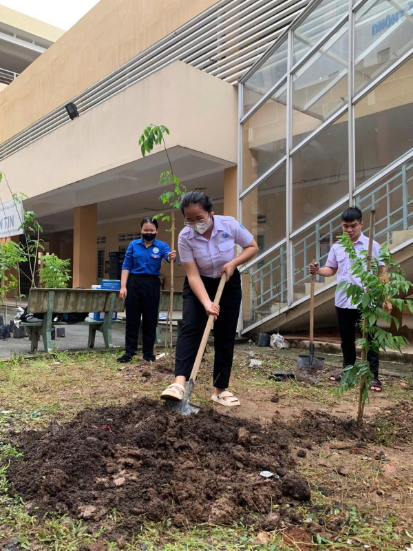 Trường đại học thử thách sinh viên 7 ngày sống xanh