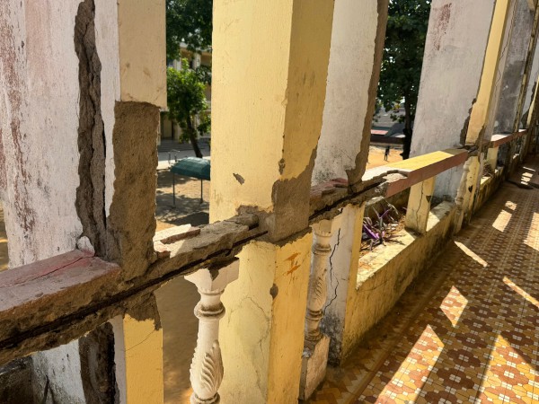 Trường nội trú Quảng Trị xuống cấp nghiêm trọng, lan can gãy, bê tông rơi từ trần nhà Trường nội trú Quảng Trị xuống cấp nghiêm trọng, lan can gãy, bê tông rơi từ trần nhà