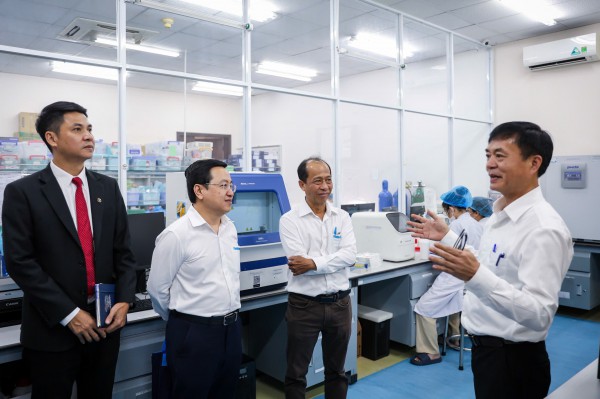 Trường thành viên đầu tiên của ĐH Quốc gia TP.HCM ký kết hợp tác với Báo Thanh Niên Trường thành viên đầu tiên của ĐH Quốc gia TP.HCM ký kết hợp tác với Báo Thanh Niên