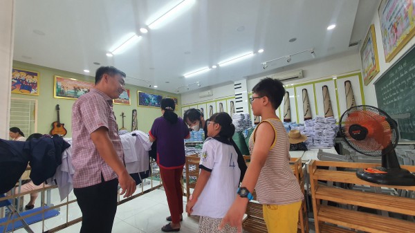 Trường tiểu học tuyệt đối không tự ý thay đổi mẫu đồng phục