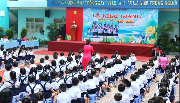 Trường 'tổ chức diễn xiếc trong giờ chính khóa, đóng 60.000 đồng/vé': Hiệu trưởng nói gì?