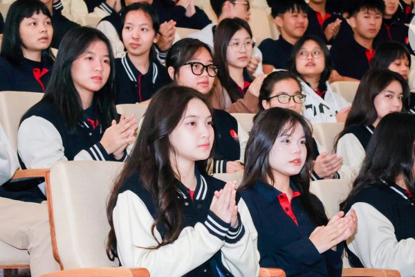 Trường tư thục 'hot' công bố điểm chuẩn vào lớp 10 Trường tư thục 'hot' công bố điểm chuẩn vào lớp 10