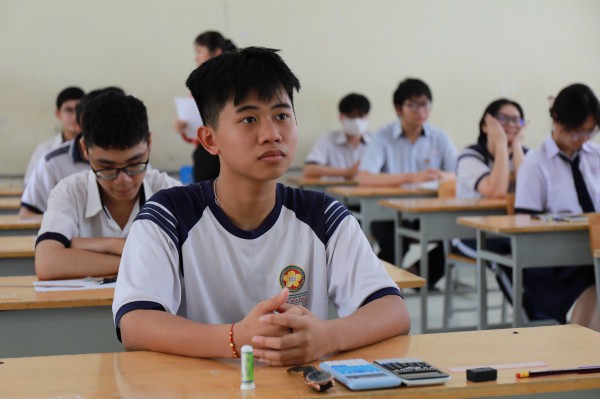 Từ cách thi, nhìn lại hiệu quả đổi mới chương trình, SGK
