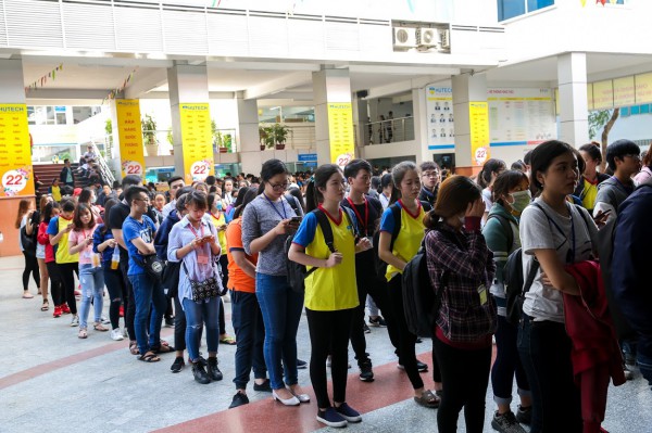 Từ cái cúi chào của sinh viên, nghĩ về những điều trường ĐH cần dạy Từ cái cúi chào của sinh viên, nghĩ về những điều trường ĐH cần dạy