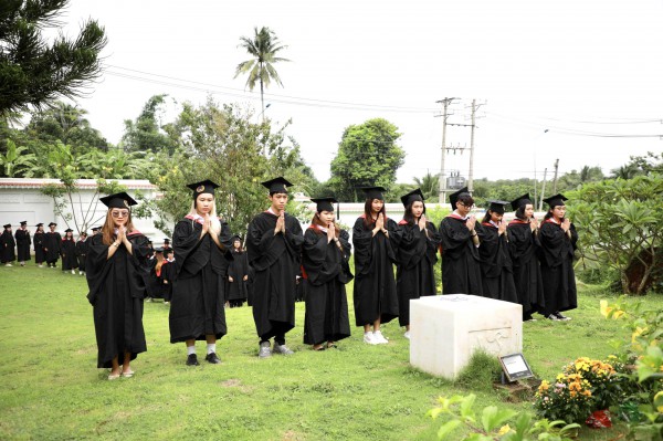 Từ cái cúi chào của sinh viên, nghĩ về những điều trường ĐH cần dạy Từ cái cúi chào của sinh viên, nghĩ về những điều trường ĐH cần dạy