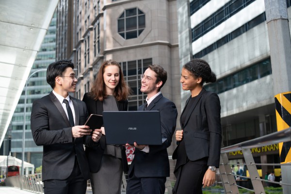 Từ chuyên viên đến quản lý - Đòn bẩy sự nghiệp từ tấm bằng sau đại học