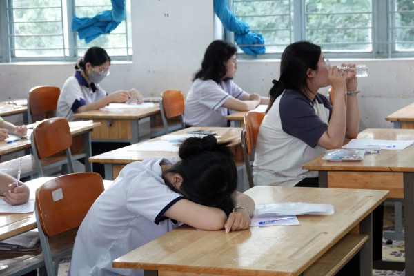 Từ đề thi tiếng Anh tốt nghiệp THPT: 'Yếu thế, khó khăn thì đừng nên chọn'? Từ đề thi tiếng Anh tốt nghiệp THPT: 'Yếu thế, khó khăn thì đừng nên chọn'?