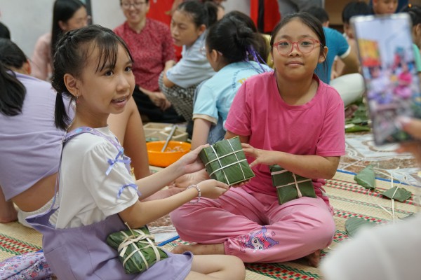 Từ học cách làm bánh chưng tới ngày hội mùa xuân