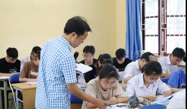 Từ hôm nay, giáo viên không còn phải kiêm nhiệm quá nhiều việc Từ hôm nay, giáo viên không còn phải kiêm nhiệm quá nhiều việc