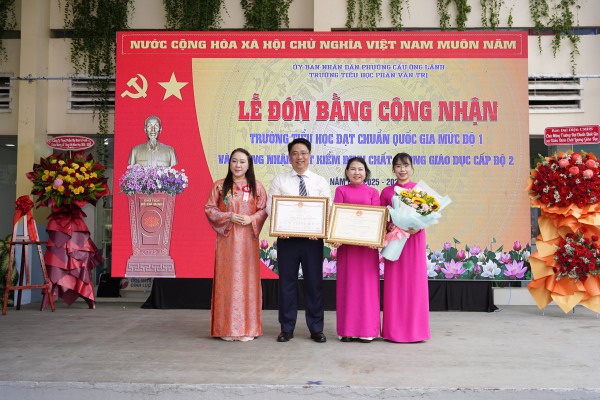Từ ngôi trường 'phụ huynh không mặn mà' đến trường đạt chuẩn quốc gia Từ ngôi trường 'phụ huynh không mặn mà' đến trường đạt chuẩn quốc gia