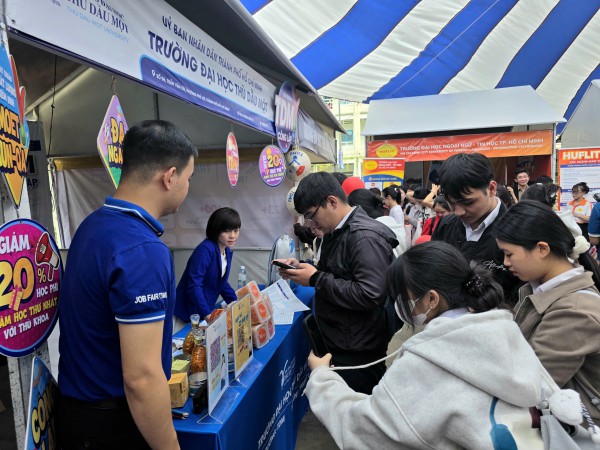 Tư vấn mùa thi 2026 tại Khánh Hòa: Sôi động không gian trải nghiệm ngành nghề