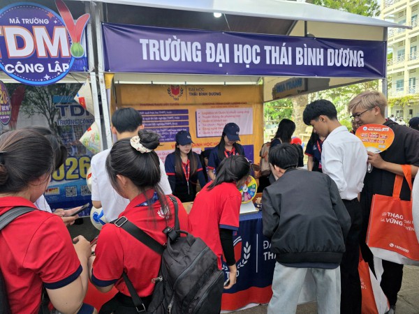 Tư vấn mùa thi 2026 tại Khánh Hòa: Sôi động không gian trải nghiệm ngành nghề